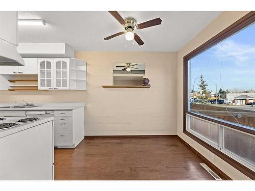 3-6147 Buckthorn Road Nw, Calgary, AB - Indoor Photo Showing Kitchen