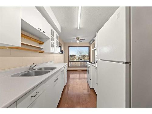 3-6147 Buckthorn Road Nw, Calgary, AB - Indoor Photo Showing Kitchen With Double Sink