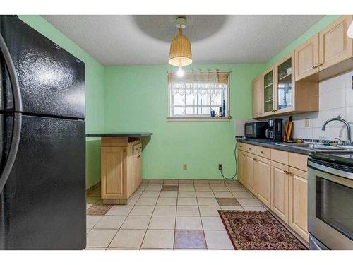 1211 Bantry Street Ne, Calgary, AB - Indoor Photo Showing Kitchen