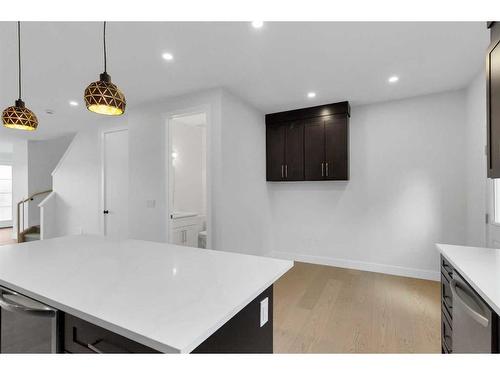 5224 21 Street Sw, Calgary, AB - Indoor Photo Showing Kitchen