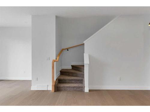 5224 21 Street Sw, Calgary, AB - Indoor Photo Showing Other Room