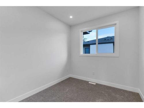 5224 21 Street Sw, Calgary, AB - Indoor Photo Showing Other Room