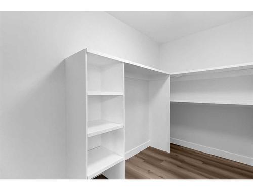 5224 21 Street Sw, Calgary, AB - Indoor With Storage