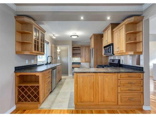 7 Culver Road Nw, Calgary, AB - Indoor Photo Showing Kitchen