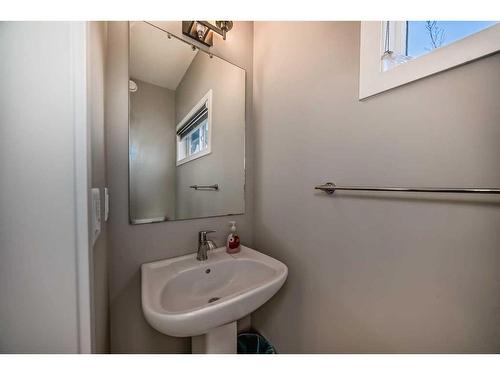 119 Creekstone Drive Sw, Calgary, AB - Indoor Photo Showing Bathroom