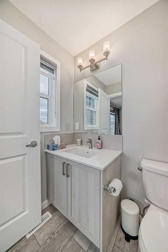 119 Creekstone Drive Sw, Calgary, AB - Indoor Photo Showing Bathroom