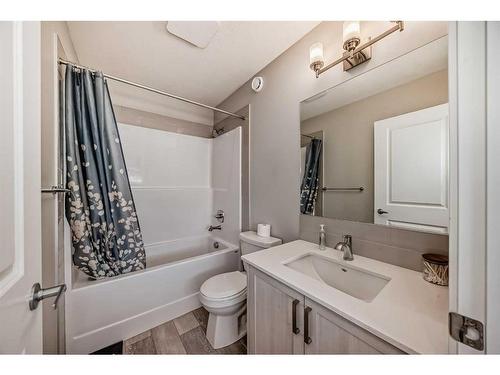 119 Creekstone Drive Sw, Calgary, AB - Indoor Photo Showing Bathroom