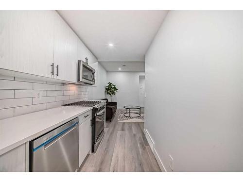 119 Creekstone Drive Sw, Calgary, AB - Indoor Photo Showing Kitchen