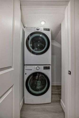 119 Creekstone Drive Sw, Calgary, AB - Indoor Photo Showing Laundry Room