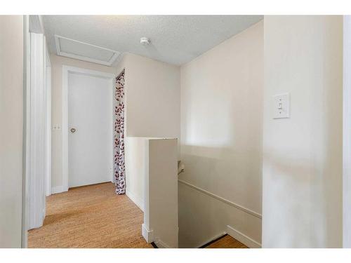 9N-203 Lynnview Road Se, Calgary, AB - Indoor Photo Showing Other Room