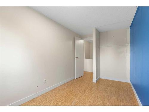 9N-203 Lynnview Road Se, Calgary, AB - Indoor Photo Showing Other Room