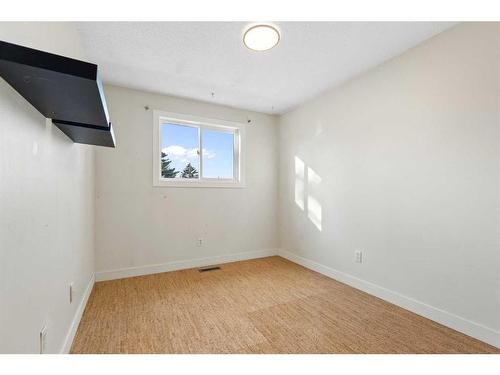 9N-203 Lynnview Road Se, Calgary, AB - Indoor Photo Showing Other Room