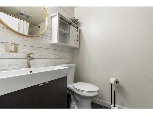 9N-203 Lynnview Road Se, Calgary, AB - Indoor Photo Showing Bathroom