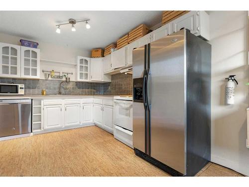 9N-203 Lynnview Road Se, Calgary, AB - Indoor Photo Showing Kitchen