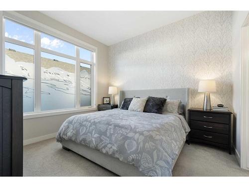 16 D'Arcy Boulevard, Okotoks, AB - Indoor Photo Showing Bedroom