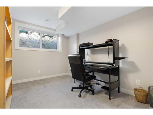 16 D'Arcy Boulevard, Okotoks, AB - Indoor Photo Showing Office