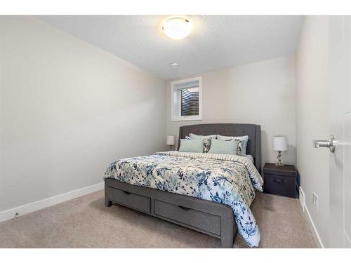 16 D'Arcy Boulevard, Okotoks, AB - Indoor Photo Showing Bedroom