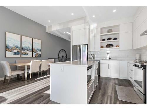 16 D'Arcy Boulevard, Okotoks, AB - Indoor Photo Showing Kitchen With Stainless Steel Kitchen With Upgraded Kitchen