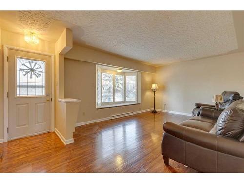 328 Trafford Drive Nw, Calgary, AB - Indoor