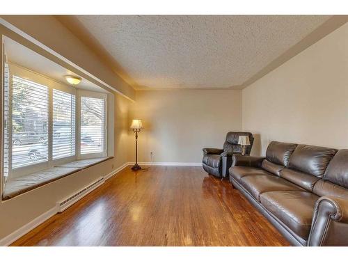 328 Trafford Drive Nw, Calgary, AB - Indoor