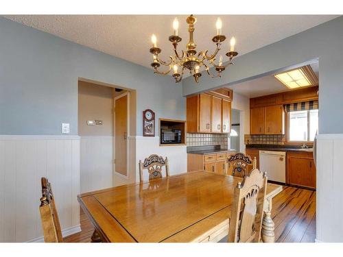 328 Trafford Drive Nw, Calgary, AB - Indoor Photo Showing Dining Room