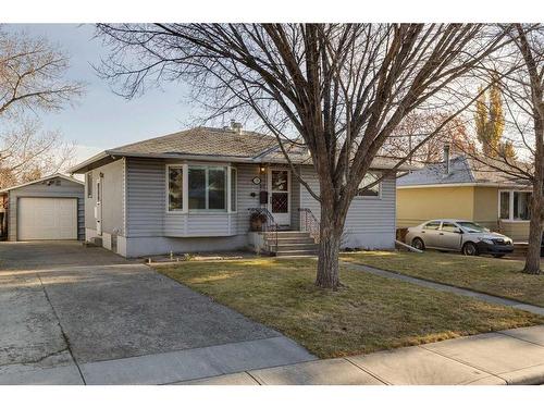 328 Trafford Drive Nw, Calgary, AB - Outdoor With Facade