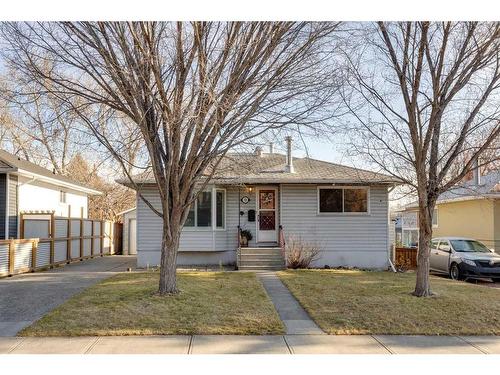 328 Trafford Drive Nw, Calgary, AB - Outdoor With Facade