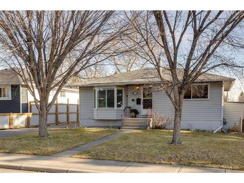 328 Trafford Drive Nw, Calgary, AB - Outdoor With Facade