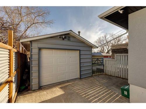 328 Trafford Drive Nw, Calgary, AB - Outdoor With Exterior