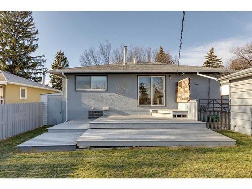 328 Trafford Drive Nw, Calgary, AB - Outdoor