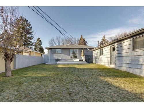 328 Trafford Drive Nw, Calgary, AB - Outdoor