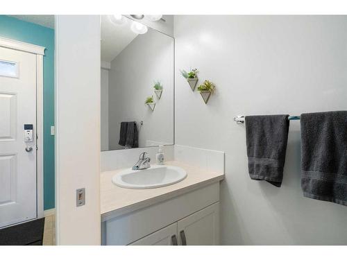 13 Chaparral Valley Gardens Se, Calgary, AB - Indoor Photo Showing Bathroom