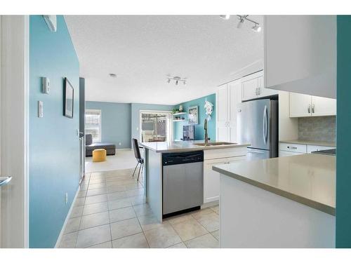 13 Chaparral Valley Gardens Se, Calgary, AB - Indoor Photo Showing Kitchen