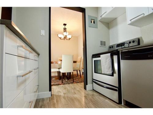 9108-315 Southampton Drive Sw, Calgary, AB - Indoor Photo Showing Kitchen