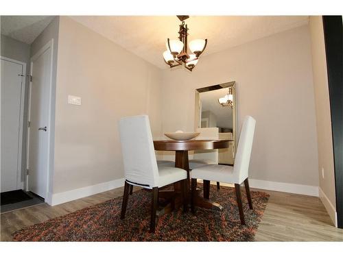 9108-315 Southampton Drive Sw, Calgary, AB - Indoor Photo Showing Dining Room