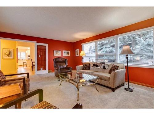 1036 Cannock Place Sw, Calgary, AB - Indoor Photo Showing Living Room