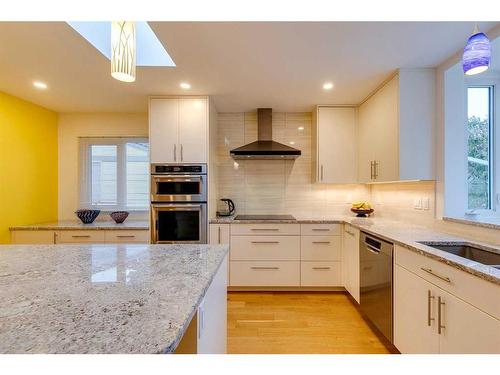 1036 Cannock Place Sw, Calgary, AB - Indoor Photo Showing Kitchen With Upgraded Kitchen