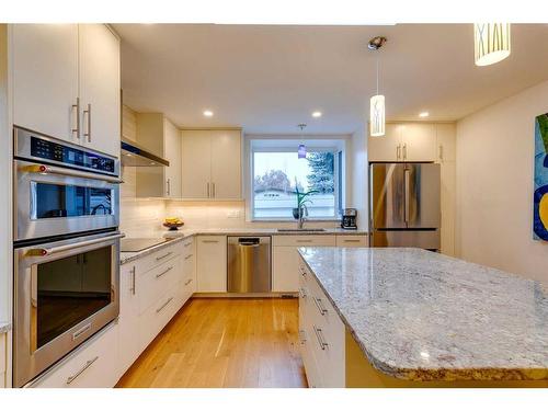 1036 Cannock Place Sw, Calgary, AB - Indoor Photo Showing Kitchen With Upgraded Kitchen