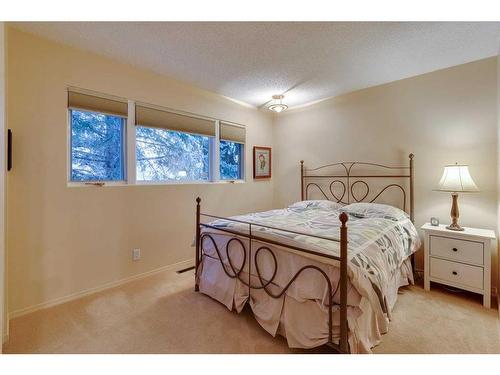 1036 Cannock Place Sw, Calgary, AB - Indoor Photo Showing Bedroom