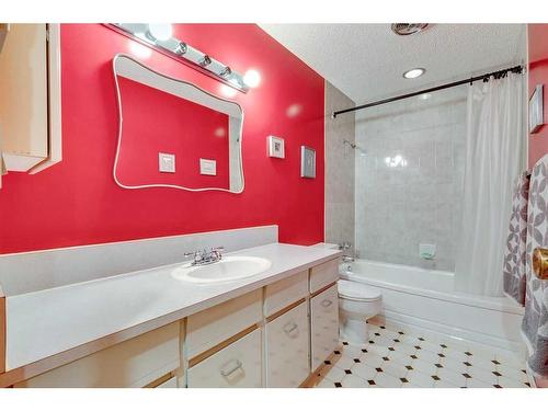 1036 Cannock Place Sw, Calgary, AB - Indoor Photo Showing Bathroom