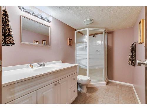 1036 Cannock Place Sw, Calgary, AB - Indoor Photo Showing Bathroom