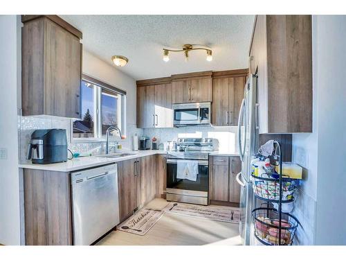 164 Martinwood Way Ne, Calgary, AB - Indoor Photo Showing Kitchen