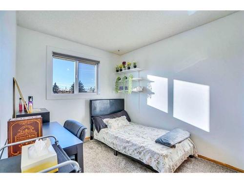 164 Martinwood Way Ne, Calgary, AB - Indoor Photo Showing Bedroom