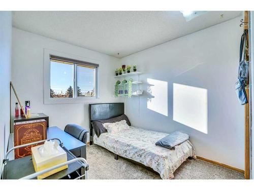 164 Martinwood Way Ne, Calgary, AB - Indoor Photo Showing Bedroom