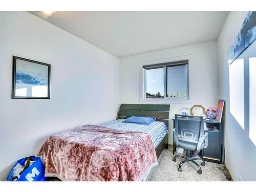 164 Martinwood Way Ne, Calgary, AB - Indoor Photo Showing Bedroom