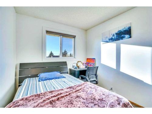 164 Martinwood Way Ne, Calgary, AB - Indoor Photo Showing Bedroom