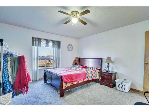 164 Martinwood Way Ne, Calgary, AB - Indoor Photo Showing Bedroom