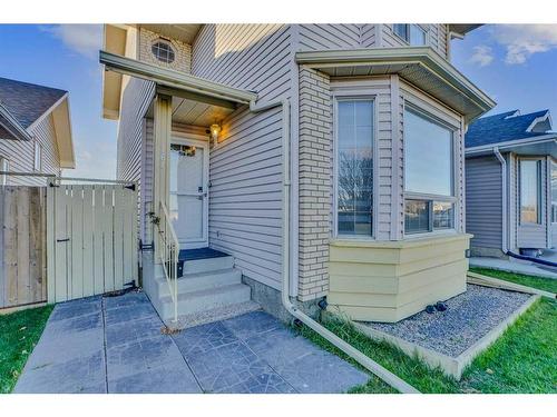 164 Martinwood Way Ne, Calgary, AB - Outdoor