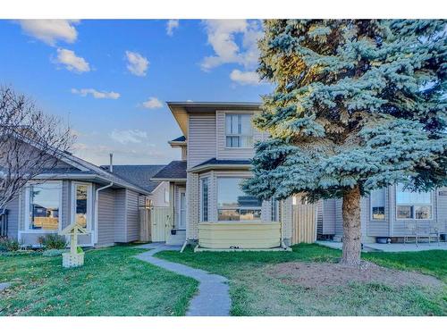 164 Martinwood Way Ne, Calgary, AB - Outdoor