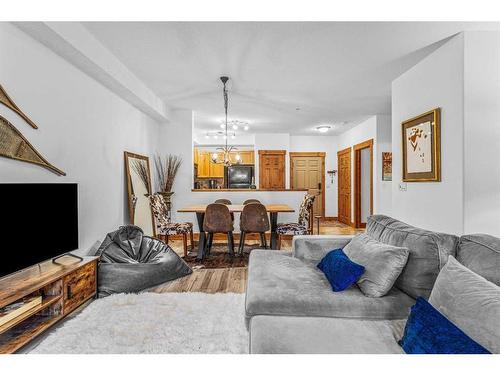 107-155 Crossbow Place, Canmore, AB - Indoor Photo Showing Living Room